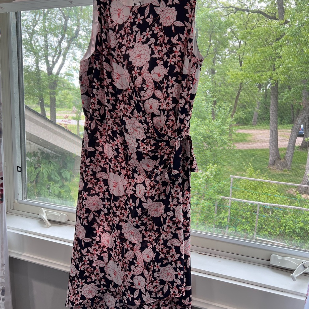 Banana Republic Pink Floral Dress on Navy - Picture 10 of 10